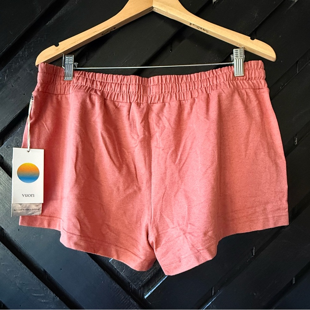 NWT Vuori DreamKnit Women's Coral Shorts - Picture 2 of 4